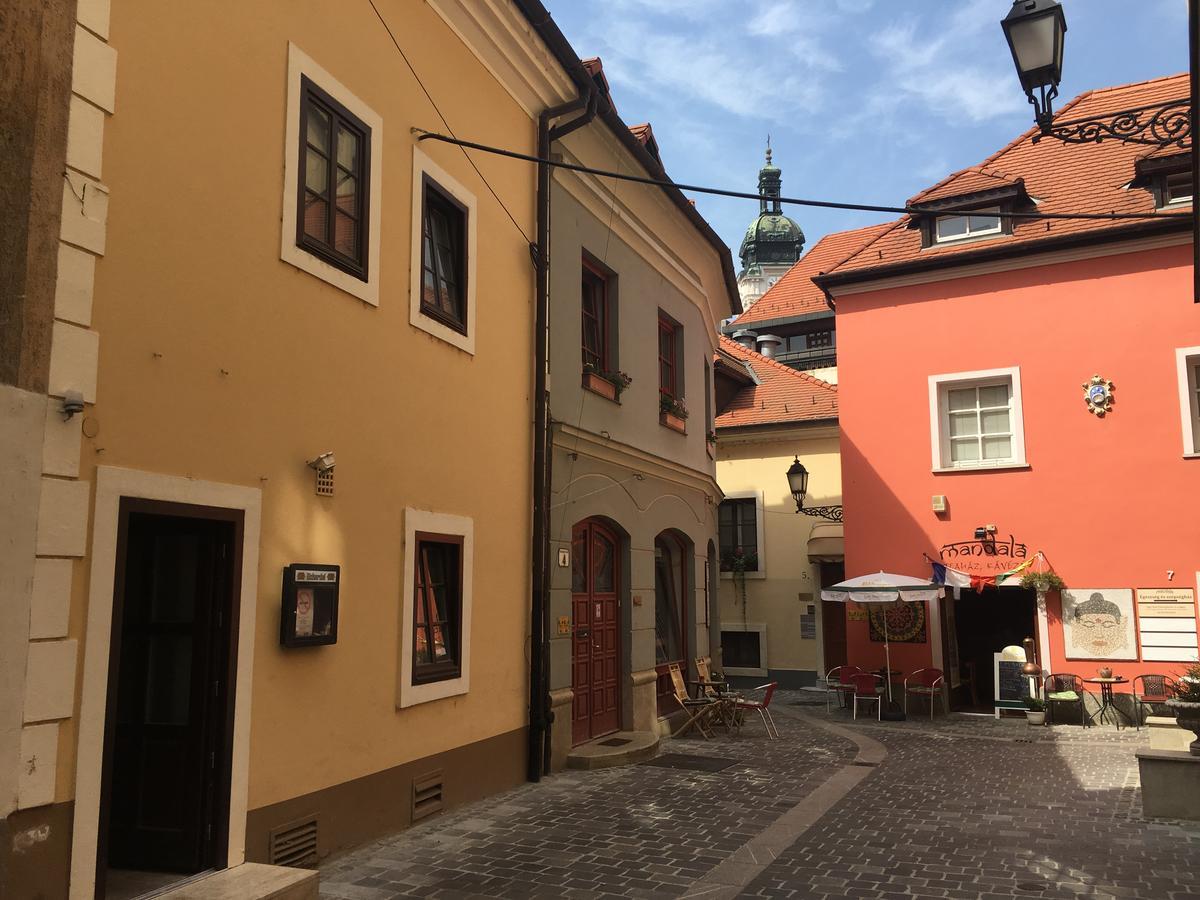 Capitulum Boutique Rooms Gyor Exterior photo