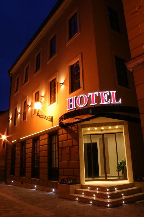 Capitulum Boutique Rooms Gyor Exterior photo